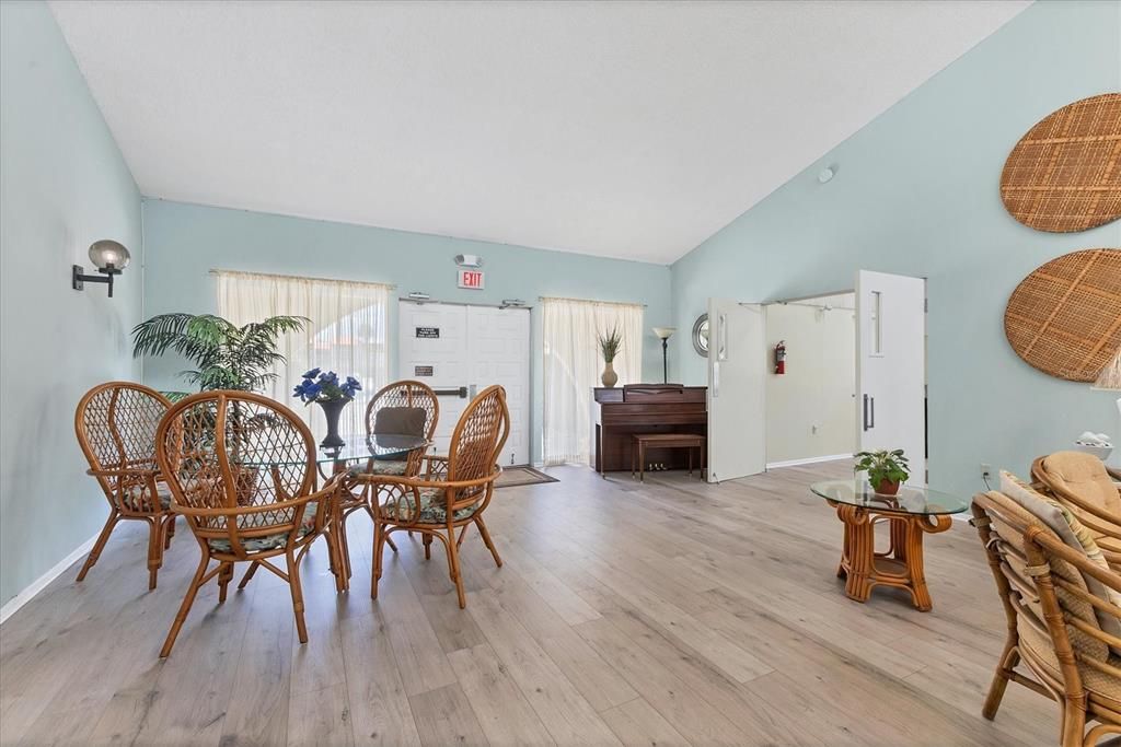 На продажу: $160,000 (1 спален, 1 ванн, 857 Квадратных фут)