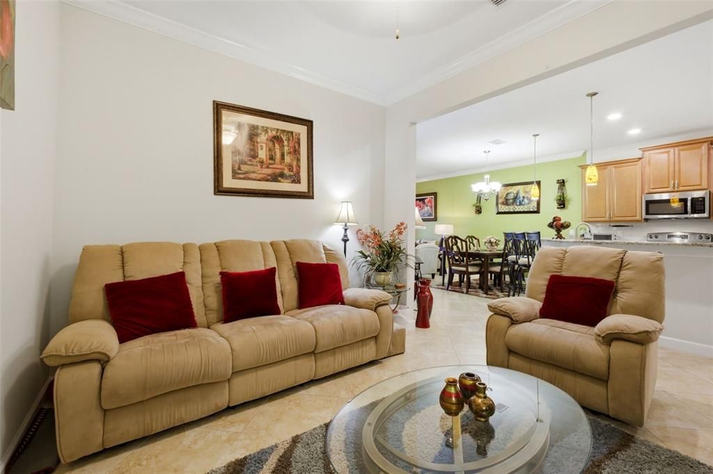 En Venta: $295,000 (2 camas, 2 baños, 1374 Pies cuadrados)