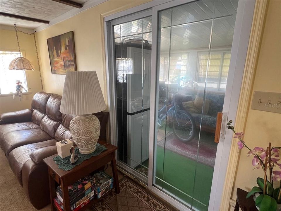 На продажу: $74,900 (2 спален, 1 ванн, 672 Квадратных фут)