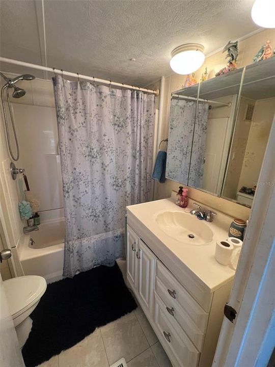 На продажу: $74,900 (2 спален, 1 ванн, 672 Квадратных фут)