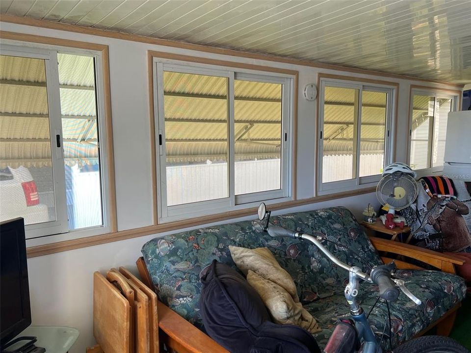 На продажу: $74,900 (2 спален, 1 ванн, 672 Квадратных фут)