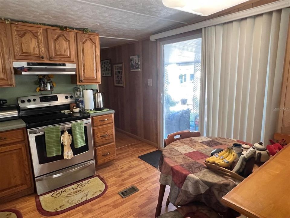 На продажу: $74,900 (2 спален, 1 ванн, 672 Квадратных фут)