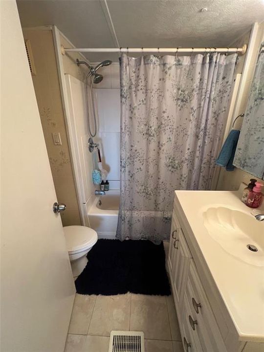 На продажу: $74,900 (2 спален, 1 ванн, 672 Квадратных фут)