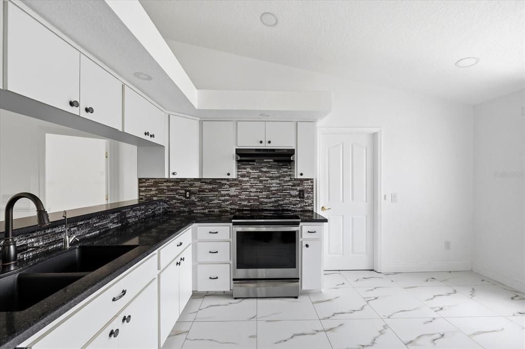 En Venta: $585,000 (4 camas, 4 baños, 2320 Pies cuadrados)