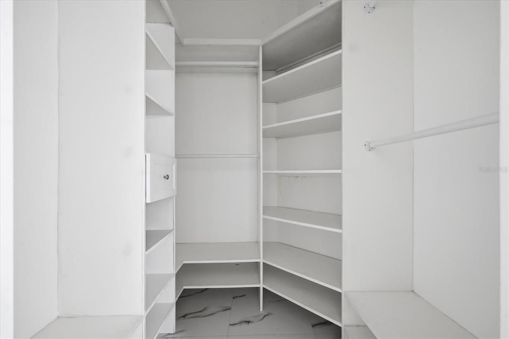 En Venta: $585,000 (4 camas, 4 baños, 2320 Pies cuadrados)