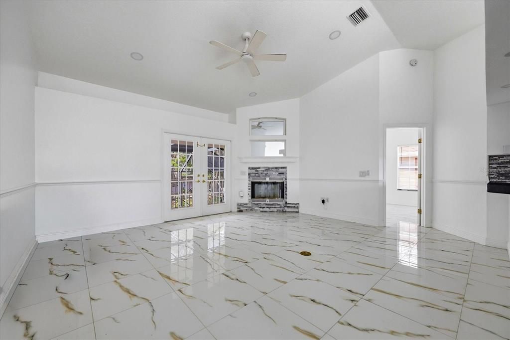 En Venta: $585,000 (4 camas, 4 baños, 2320 Pies cuadrados)