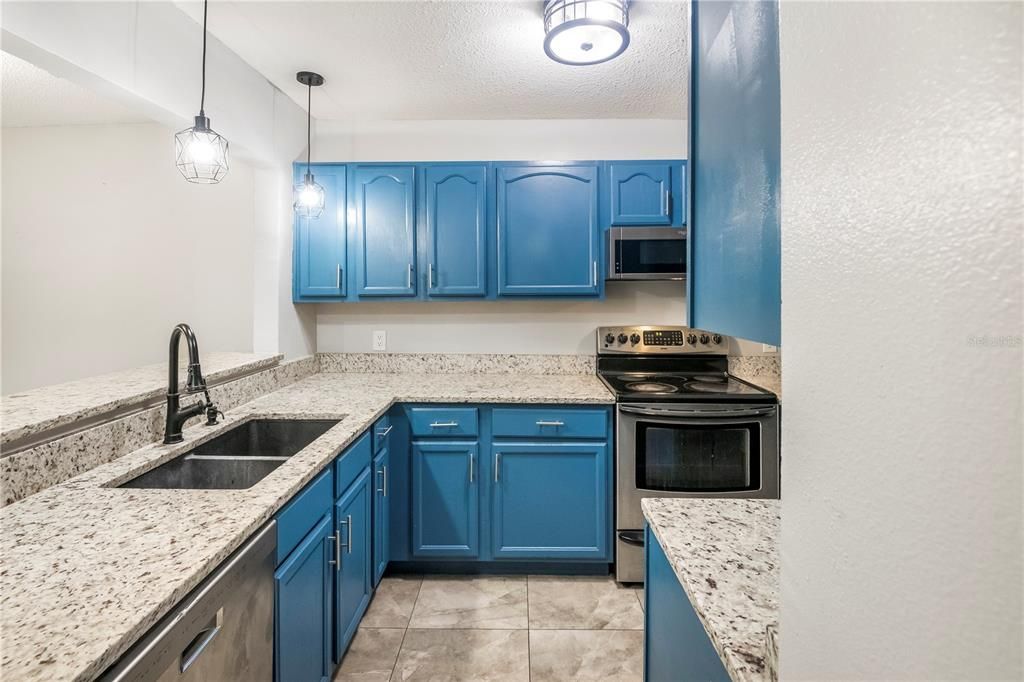 For Sale: $205,000 (2 beds, 2 baths, 1407 Square Feet)