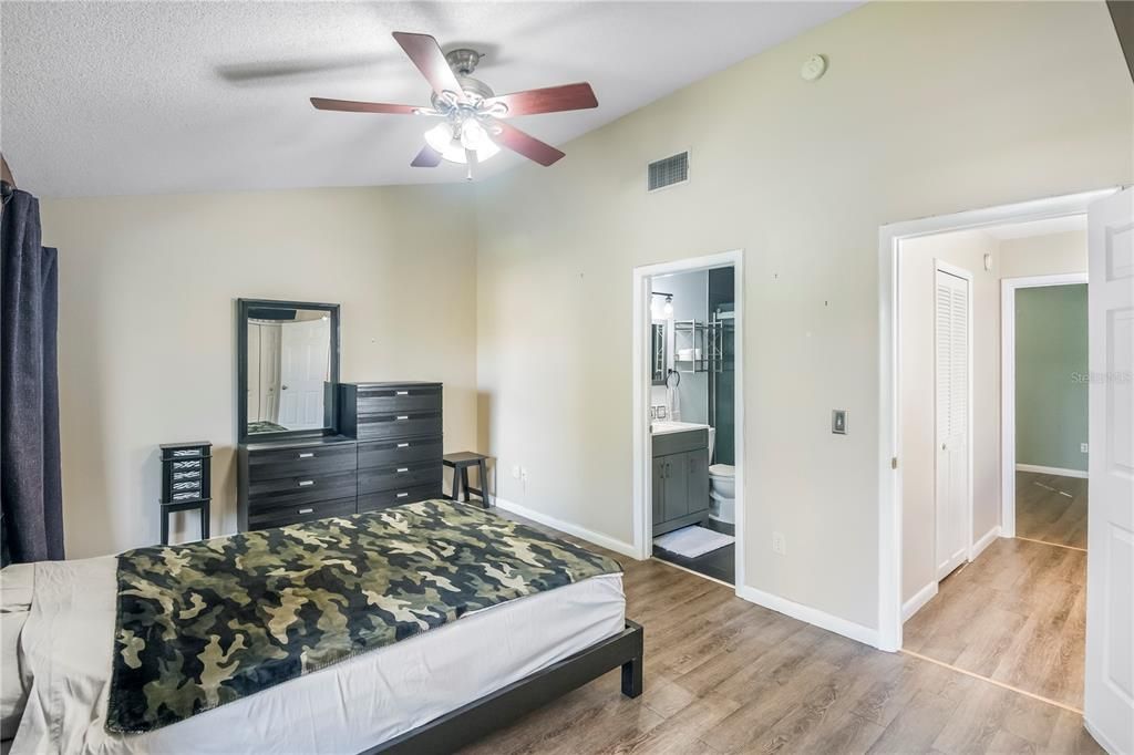 For Sale: $205,000 (2 beds, 2 baths, 1407 Square Feet)