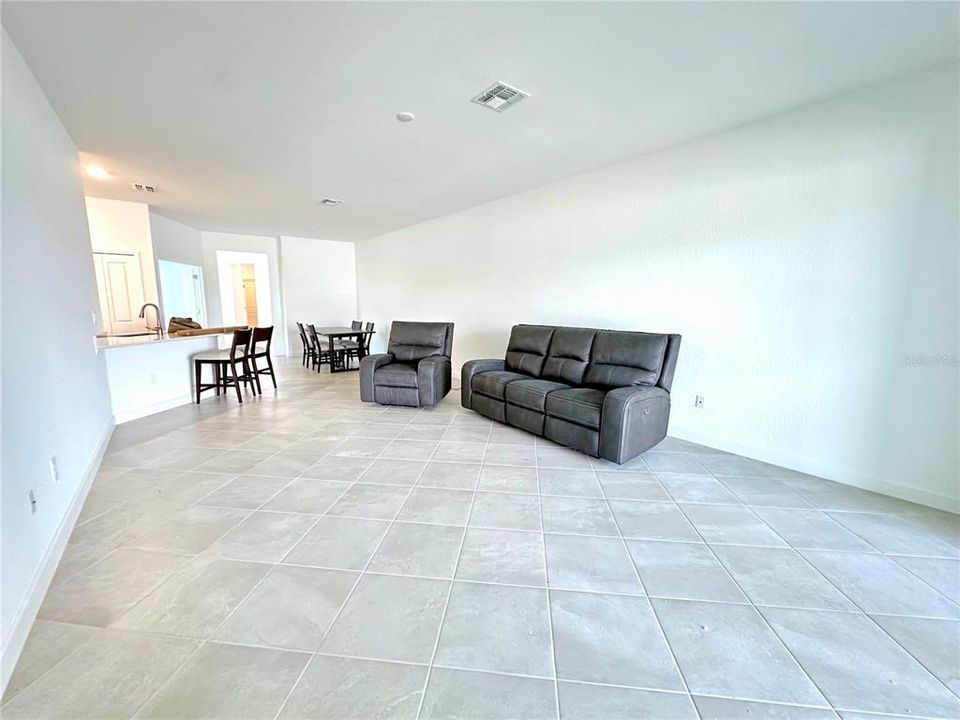For Rent: $2,300 (2 beds, 2 baths, 1564 Square Feet)