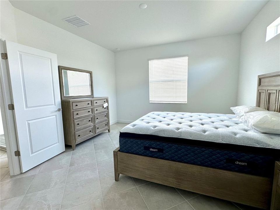 For Rent: $2,300 (2 beds, 2 baths, 1564 Square Feet)