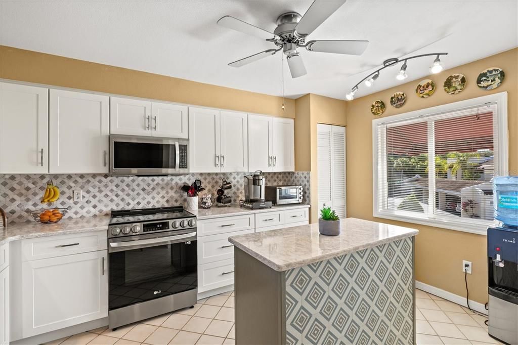 На продажу: $314,900 (3 спален, 2 ванн, 1795 Квадратных фут)