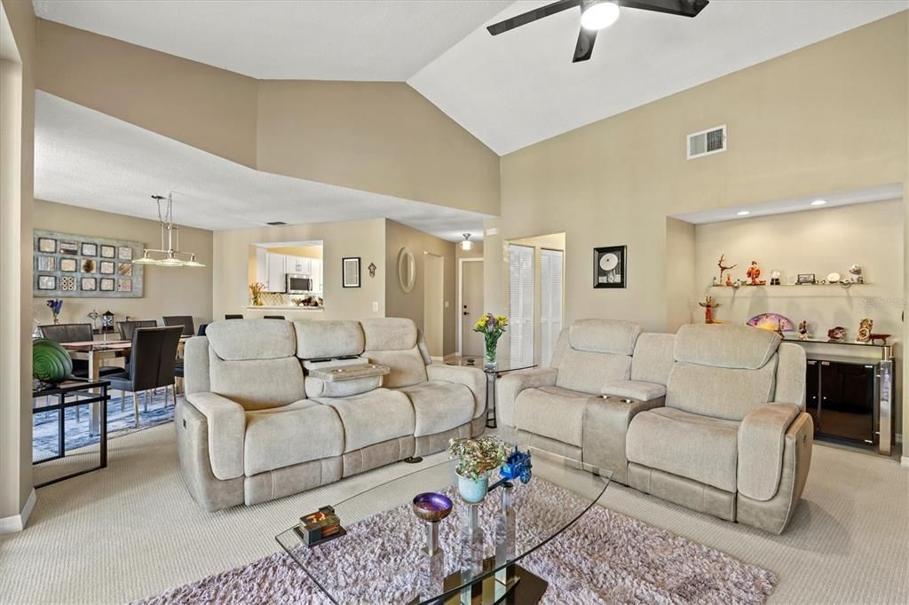 На продажу: $314,900 (3 спален, 2 ванн, 1795 Квадратных фут)