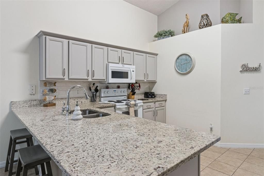 En Venta: $425,000 (4 camas, 3 baños, 1940 Pies cuadrados)