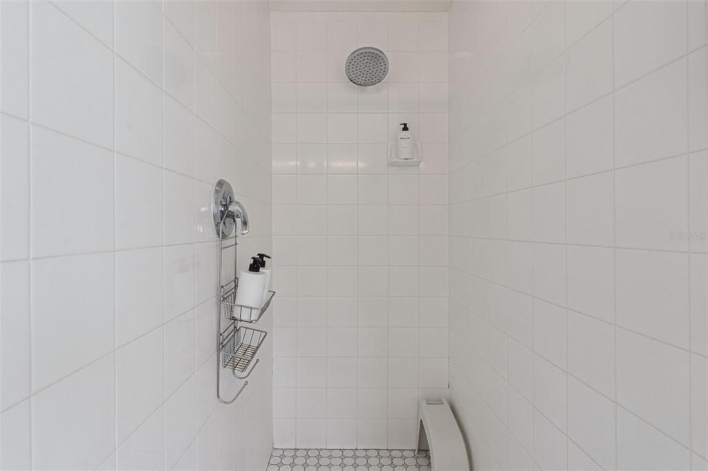 En Venta: $425,000 (4 camas, 3 baños, 1940 Pies cuadrados)