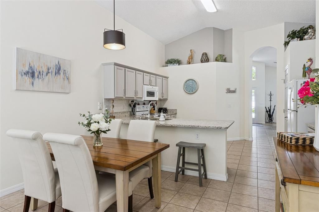 En Venta: $425,000 (4 camas, 3 baños, 1940 Pies cuadrados)