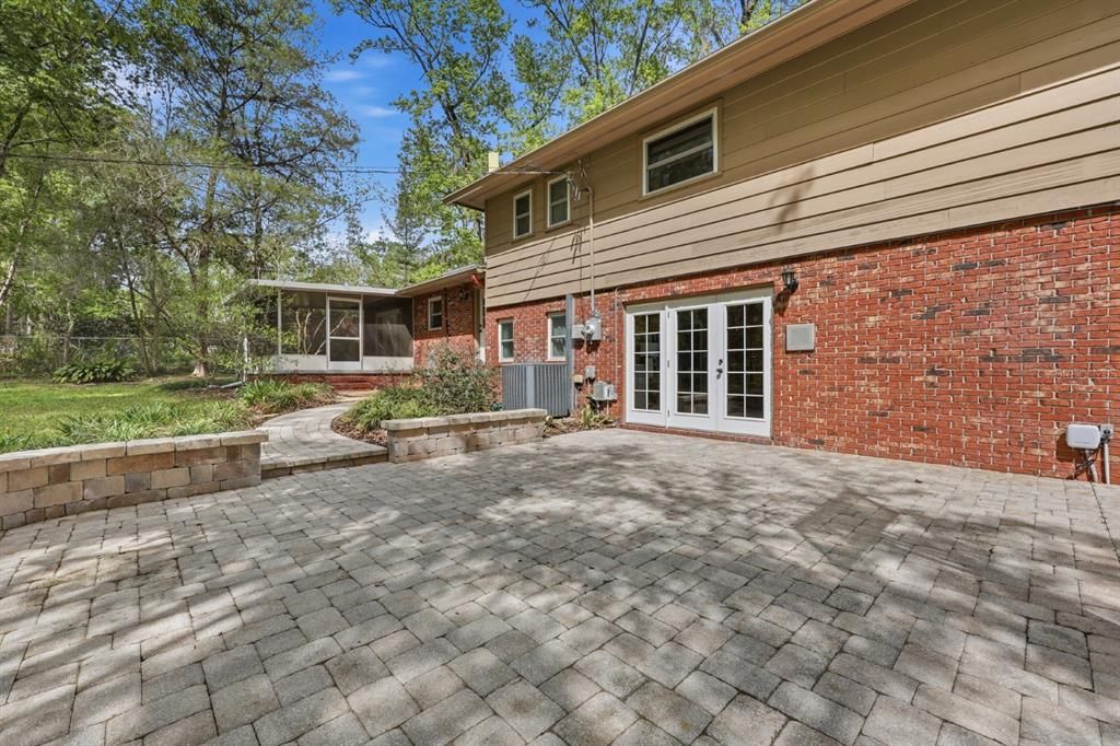 Activo con contrato: $414,327 (4 camas, 2 baños, 2221 Pies cuadrados)