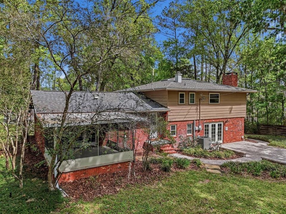 Activo con contrato: $414,327 (4 camas, 2 baños, 2221 Pies cuadrados)