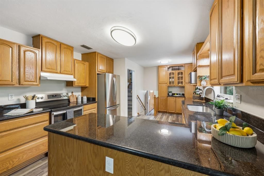 Activo con contrato: $414,327 (4 camas, 2 baños, 2221 Pies cuadrados)