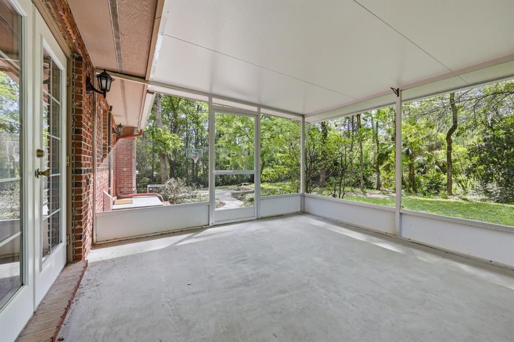 Activo con contrato: $414,327 (4 camas, 2 baños, 2221 Pies cuadrados)