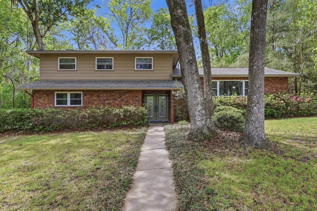 Activo con contrato: $414,327 (4 camas, 2 baños, 2221 Pies cuadrados)