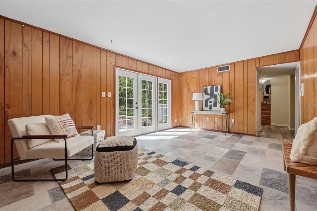 Activo con contrato: $414,327 (4 camas, 2 baños, 2221 Pies cuadrados)