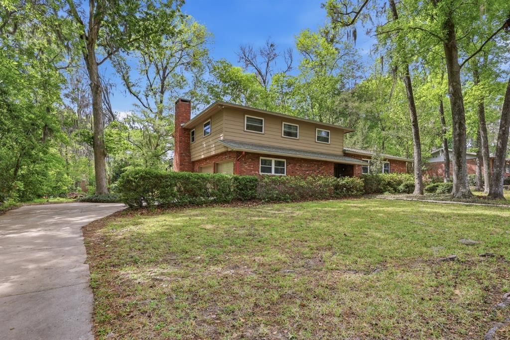 Activo con contrato: $414,327 (4 camas, 2 baños, 2221 Pies cuadrados)