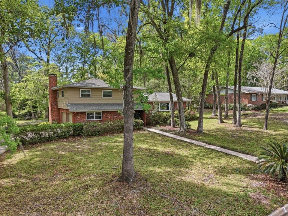 Activo con contrato: $414,327 (4 camas, 2 baños, 2221 Pies cuadrados)