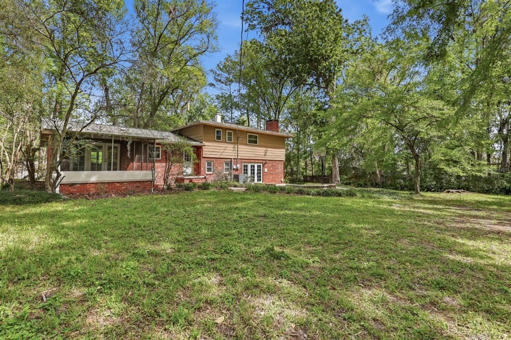 Activo con contrato: $414,327 (4 camas, 2 baños, 2221 Pies cuadrados)