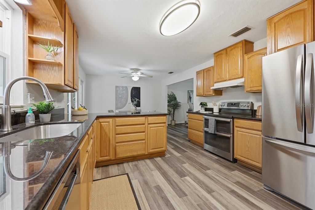 Activo con contrato: $414,327 (4 camas, 2 baños, 2221 Pies cuadrados)