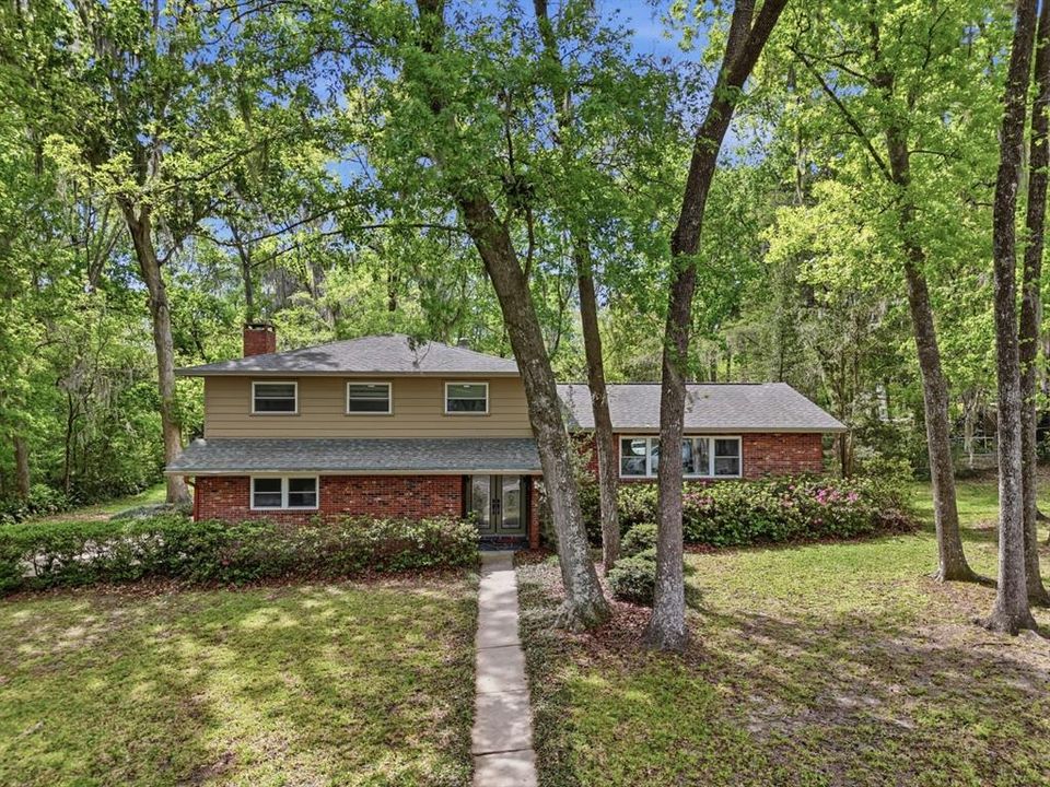 Activo con contrato: $414,327 (4 camas, 2 baños, 2221 Pies cuadrados)