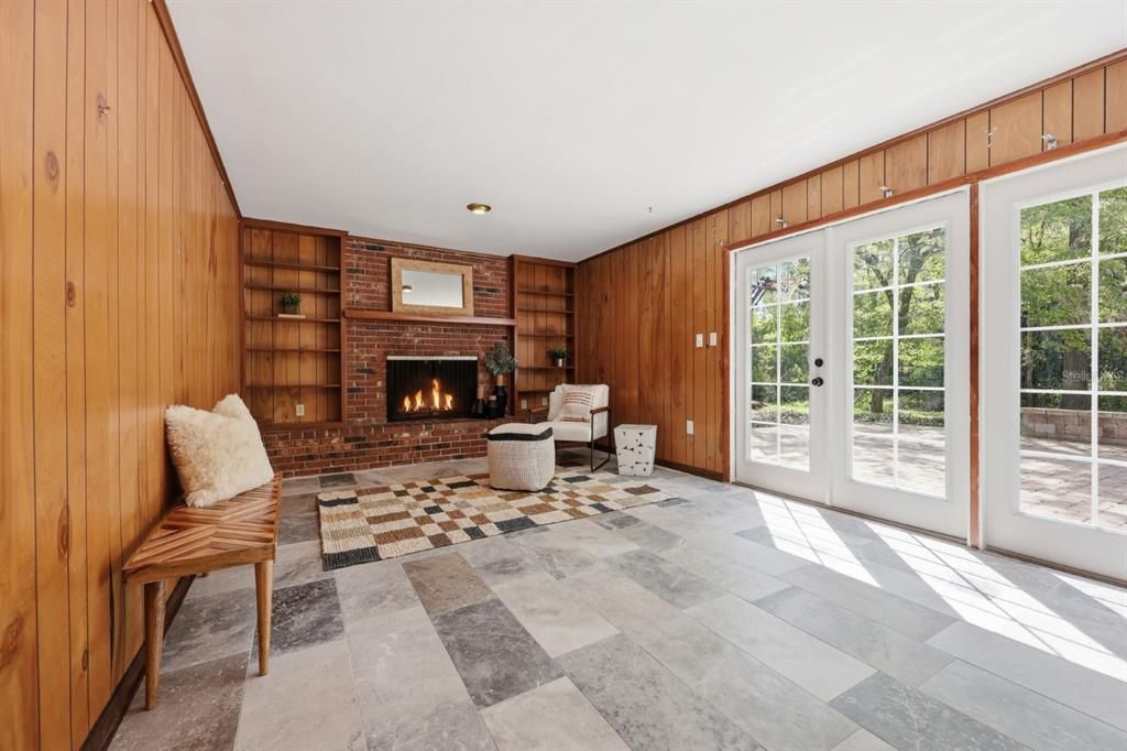 Activo con contrato: $414,327 (4 camas, 2 baños, 2221 Pies cuadrados)