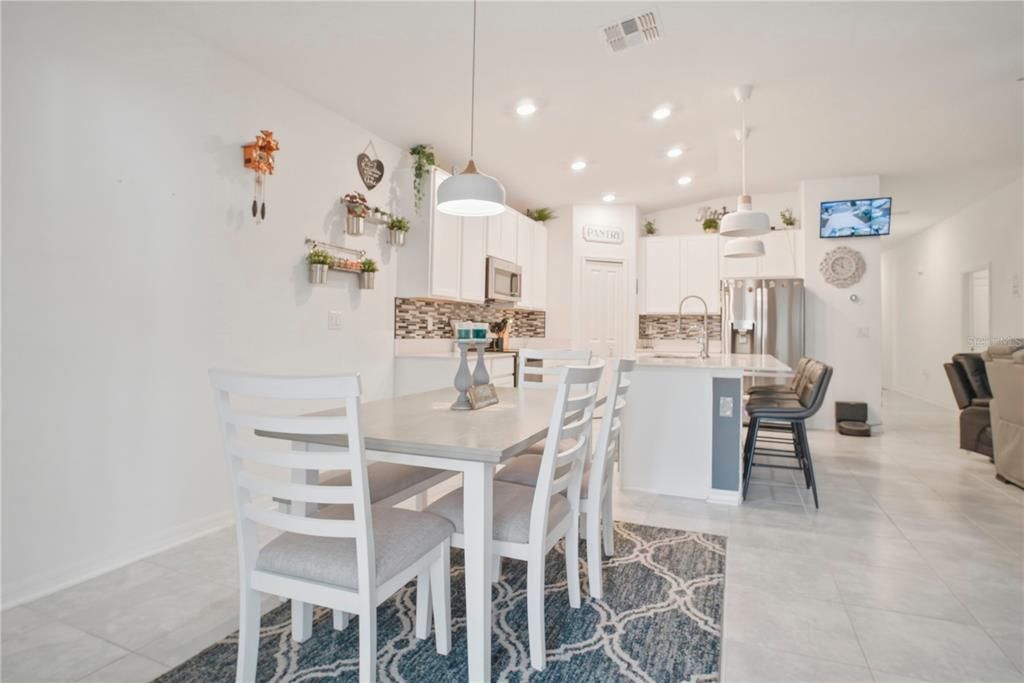 En Venta: $350,000 (4 camas, 2 baños, 1935 Pies cuadrados)