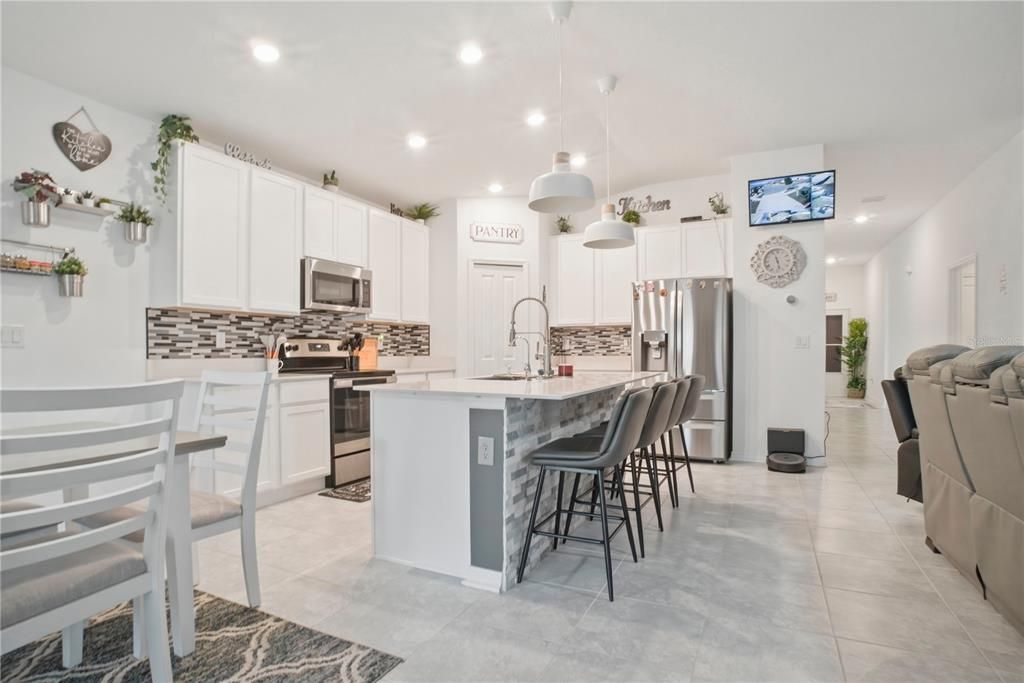 En Venta: $350,000 (4 camas, 2 baños, 1935 Pies cuadrados)