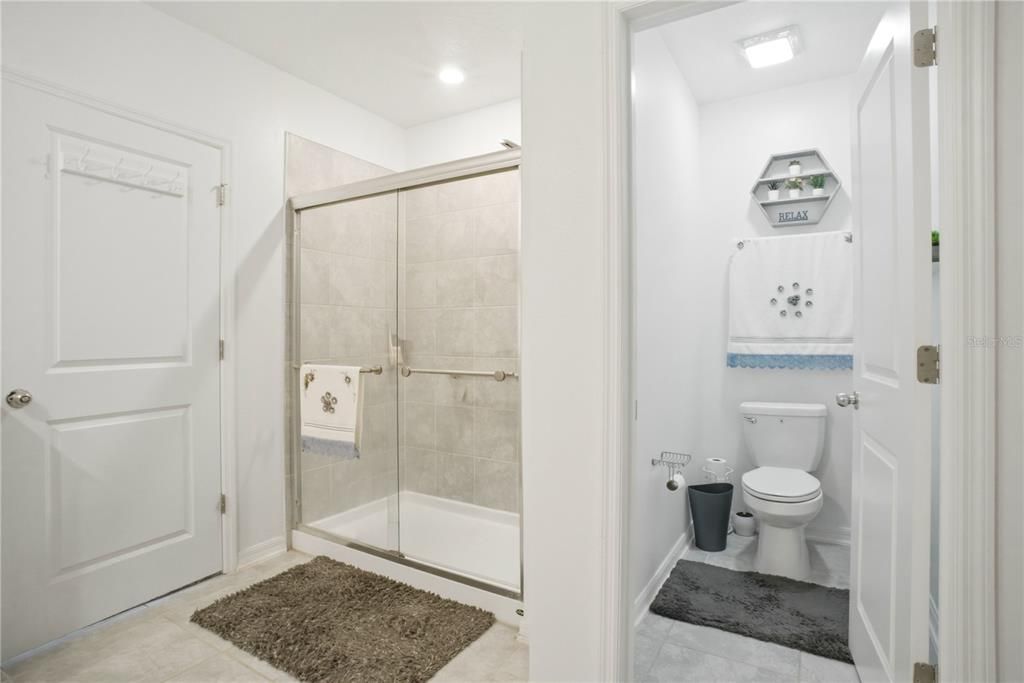 En Venta: $350,000 (4 camas, 2 baños, 1935 Pies cuadrados)