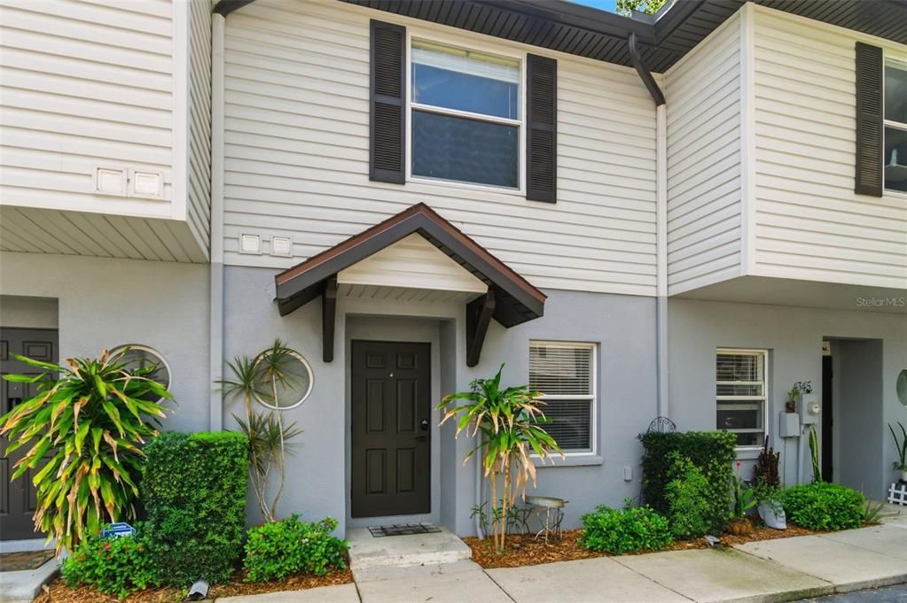 Active With Contract: $1,950 (2 beds, 1 baths, 1216 Square Feet)