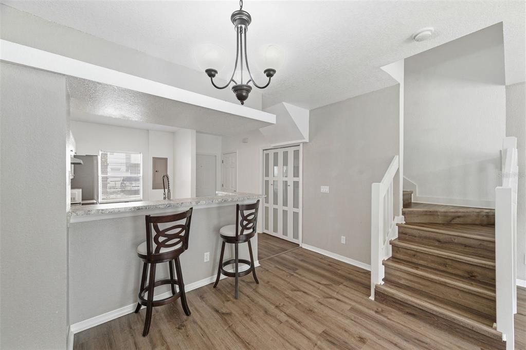 Active With Contract: $1,950 (2 beds, 1 baths, 1216 Square Feet)