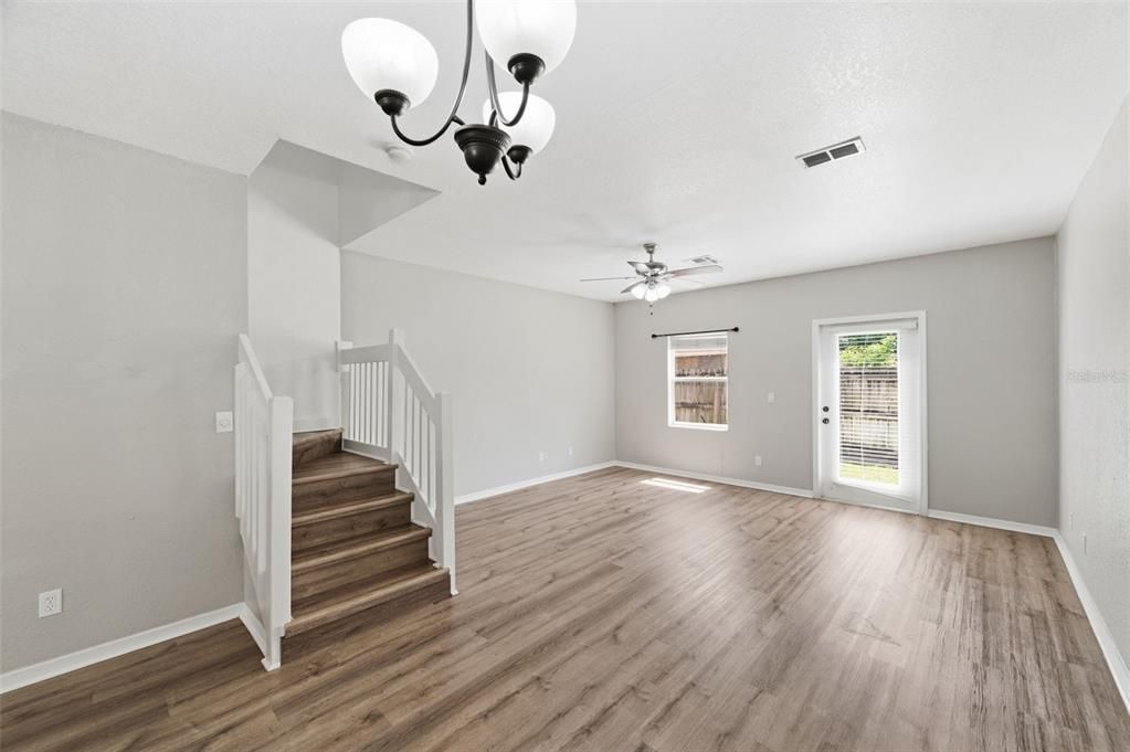 Active With Contract: $1,950 (2 beds, 1 baths, 1216 Square Feet)