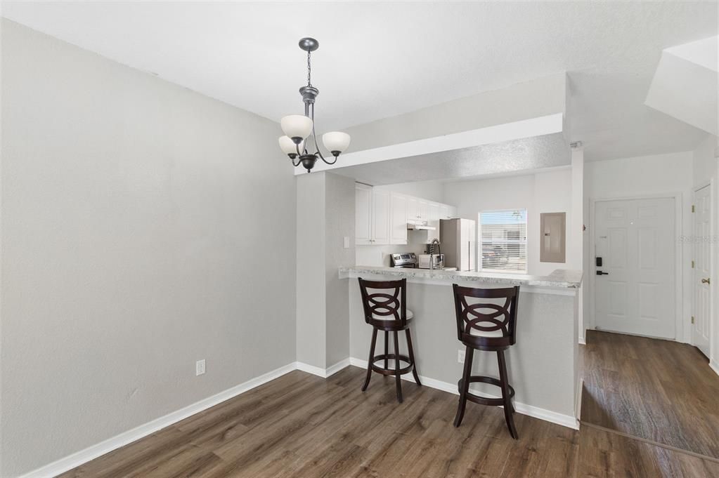 Active With Contract: $1,950 (2 beds, 1 baths, 1216 Square Feet)