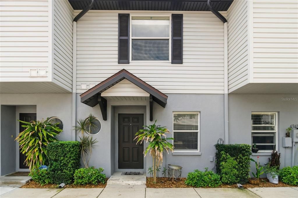 Active With Contract: $1,950 (2 beds, 1 baths, 1216 Square Feet)