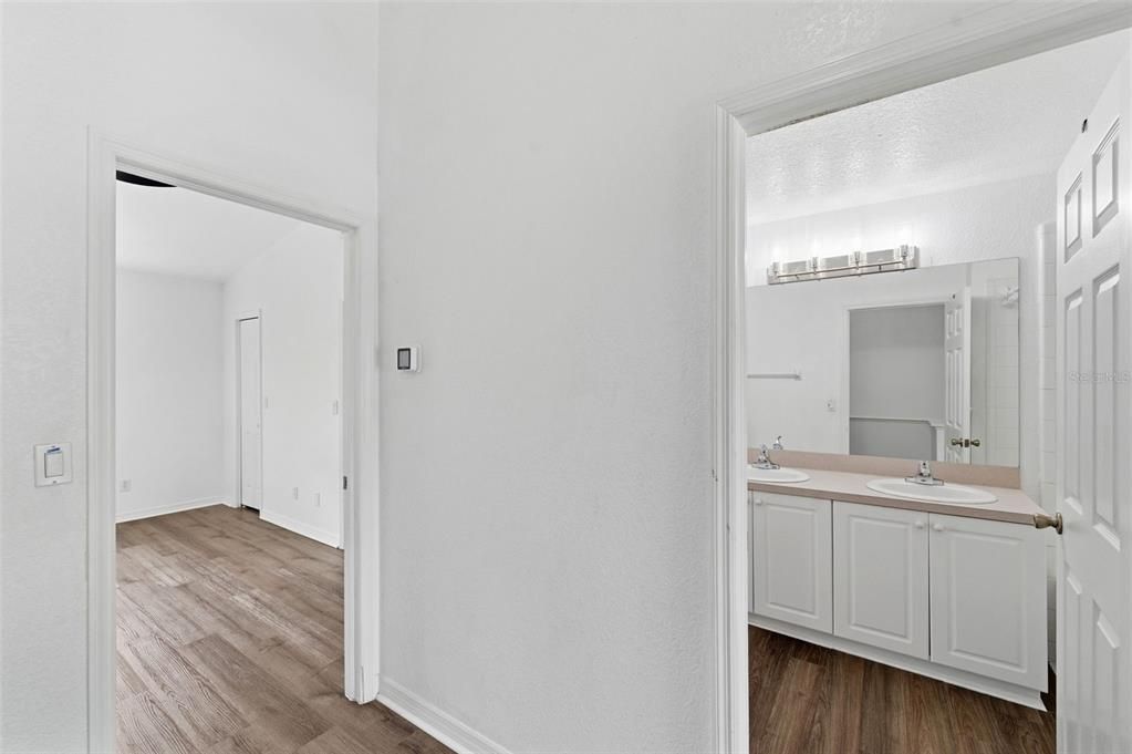 Active With Contract: $1,950 (2 beds, 1 baths, 1216 Square Feet)