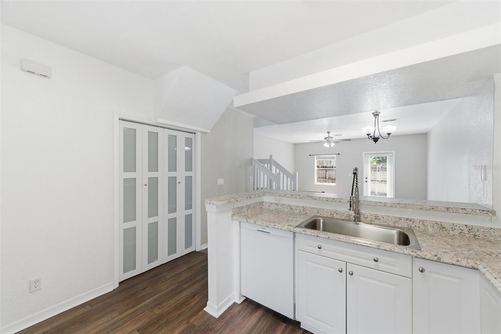 Active With Contract: $1,950 (2 beds, 1 baths, 1216 Square Feet)