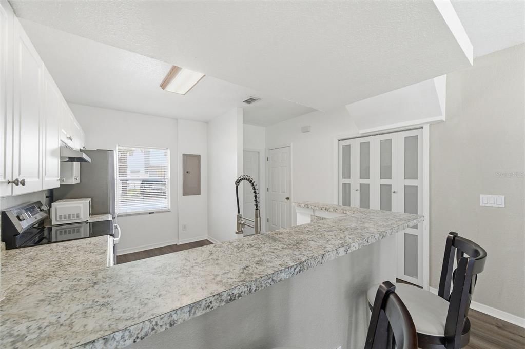 Active With Contract: $1,950 (2 beds, 1 baths, 1216 Square Feet)