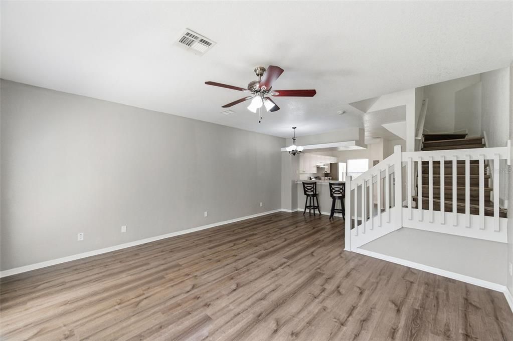 Active With Contract: $1,950 (2 beds, 1 baths, 1216 Square Feet)