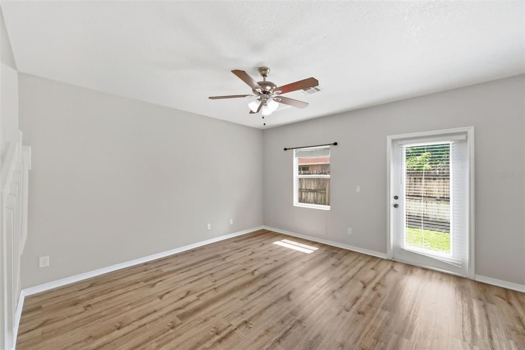 Active With Contract: $1,950 (2 beds, 1 baths, 1216 Square Feet)