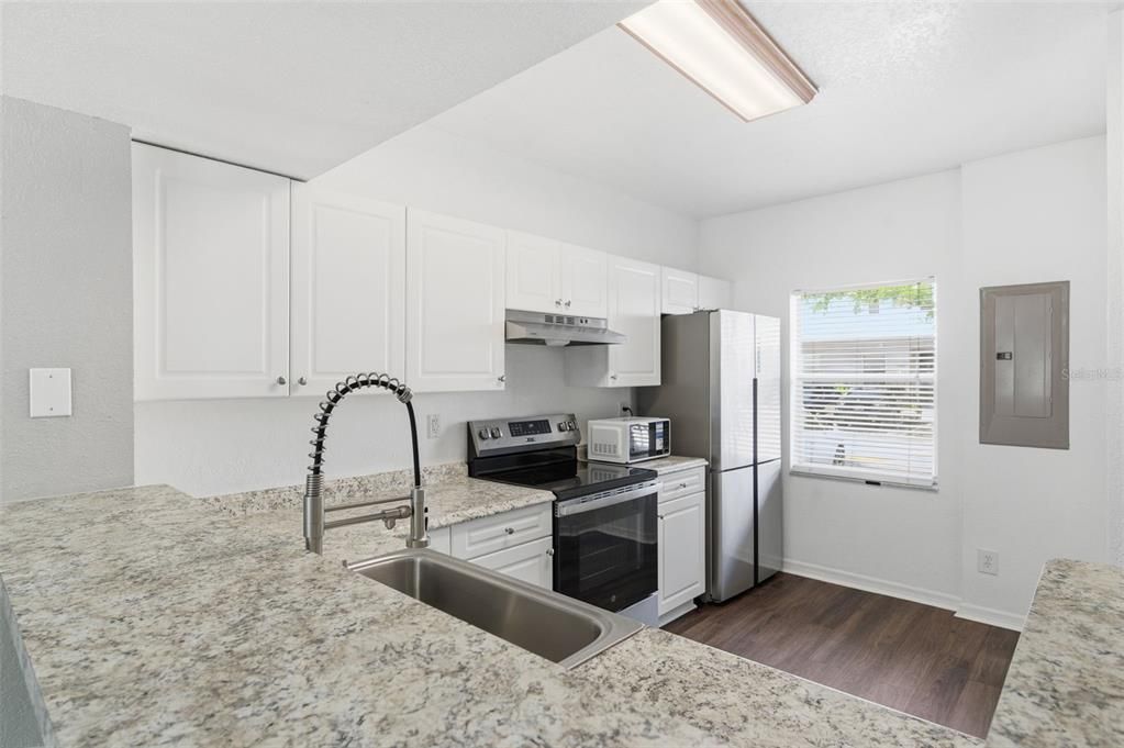 Active With Contract: $1,950 (2 beds, 1 baths, 1216 Square Feet)