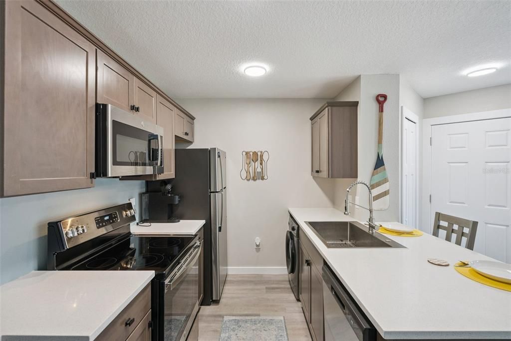 For Sale: $169,000 (1 beds, 1 baths, 648 Square Feet)