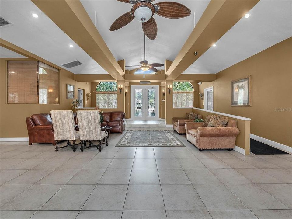 For Sale: $169,000 (1 beds, 1 baths, 648 Square Feet)