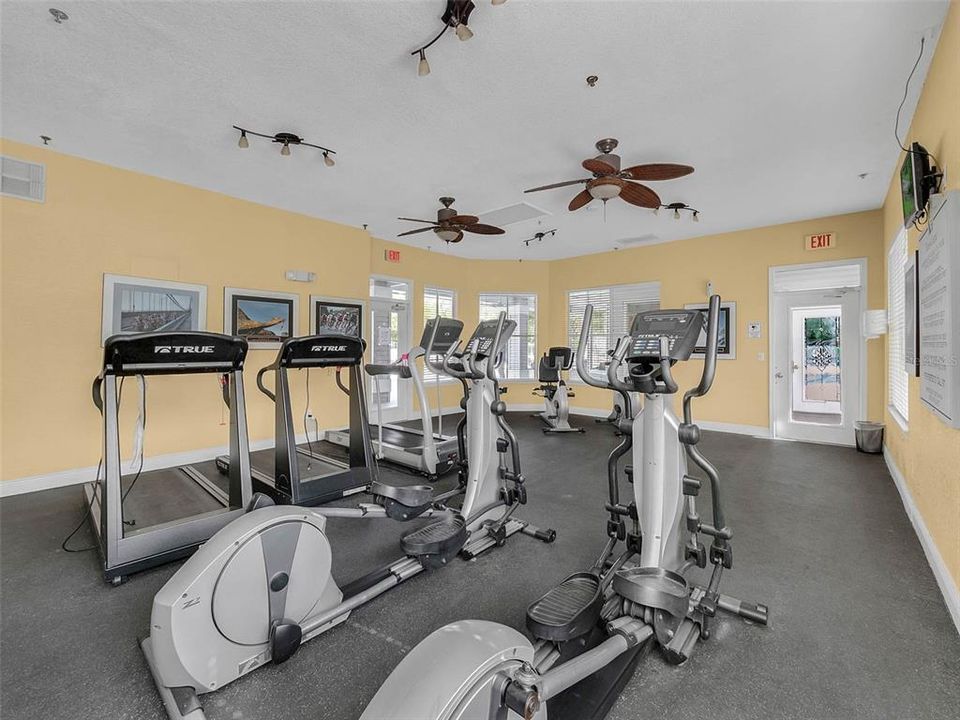 For Sale: $169,000 (1 beds, 1 baths, 648 Square Feet)