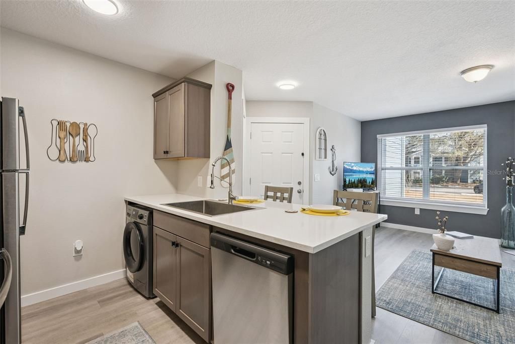 For Sale: $169,000 (1 beds, 1 baths, 648 Square Feet)