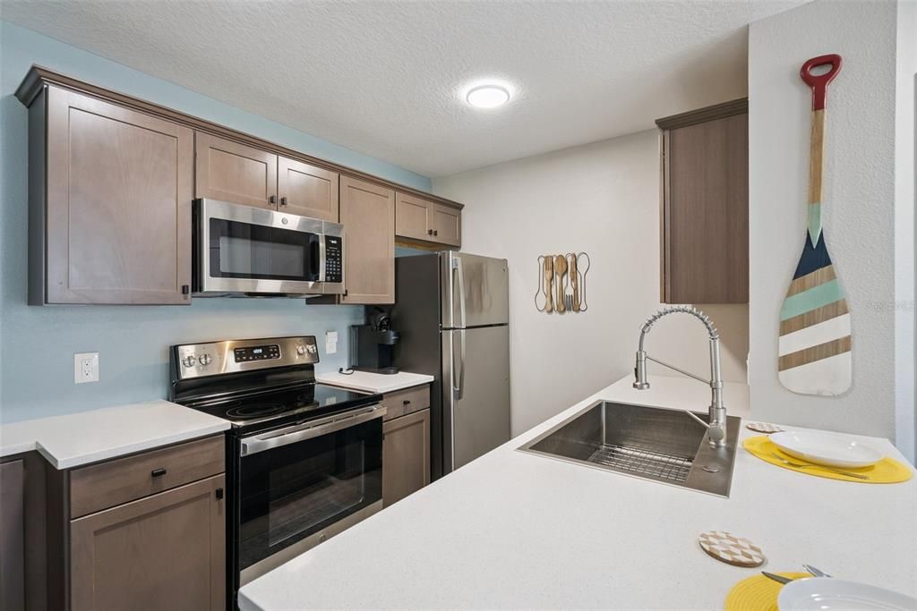 For Sale: $169,000 (1 beds, 1 baths, 648 Square Feet)